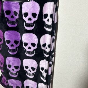 BETSEY JOHNSON PURPLE AND BLACK SKULLS blanket